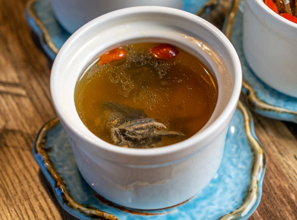 Clear simmered soup with goji berries